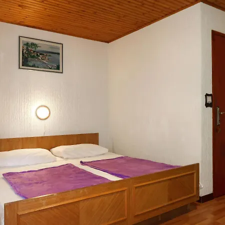 Delfar By Interhome 内里吉恩