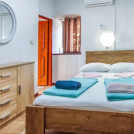 Delfar By Interhome Nerezine